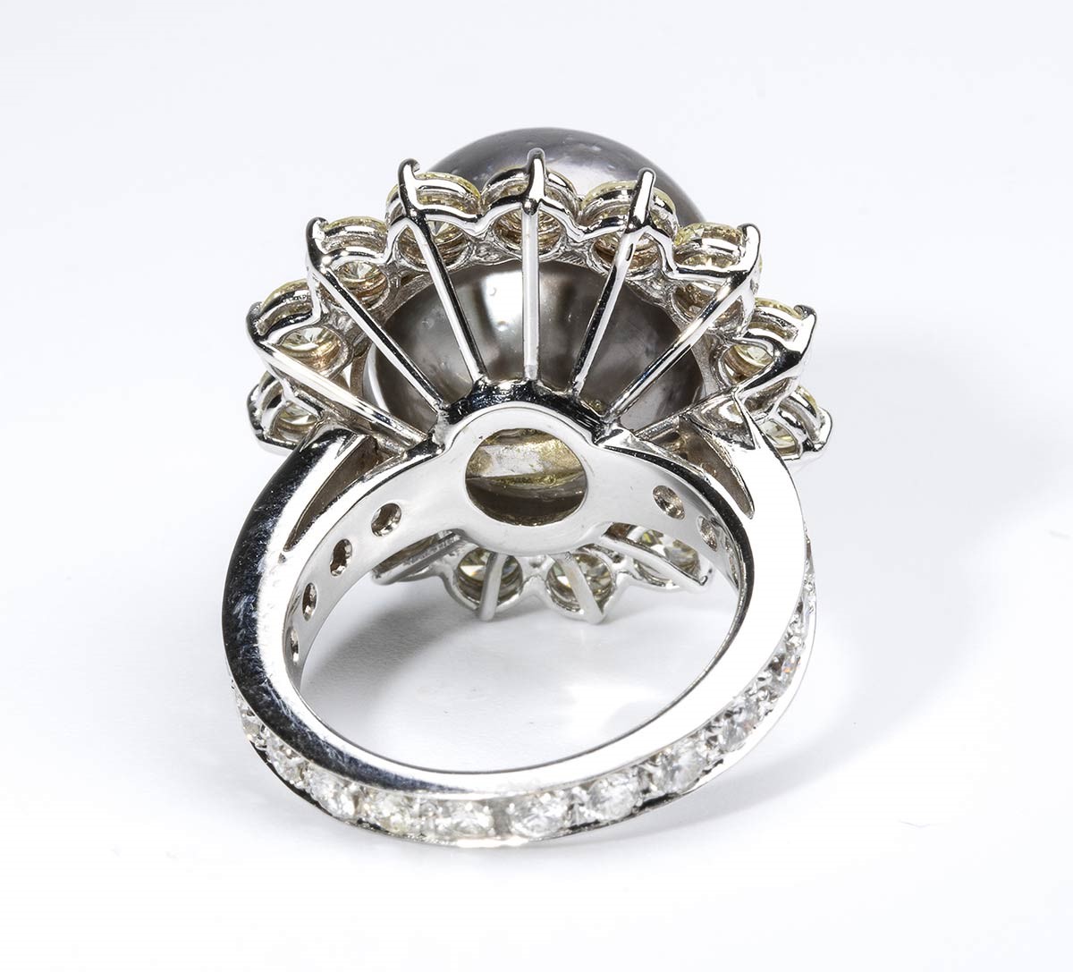 Anello con Perla Tahiti e Diamanti...