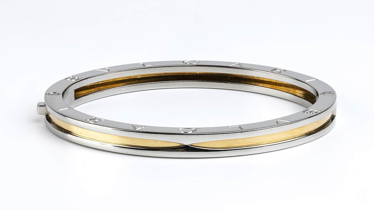 BULGARI, collezione B.Zero1: bracciale a cerchio rigido in oro ed acciaio