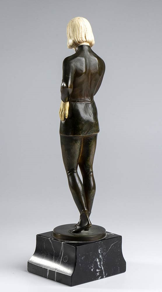 Scultura Tedesca in Bronzo Raffigurante una Figura Maschile - Firmata Schtimpe