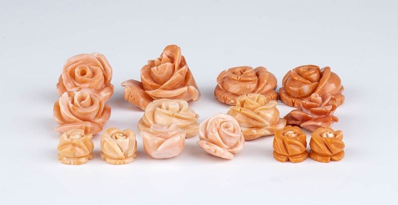 Corallo cerasuolo scolpito, serie di 14 rose
