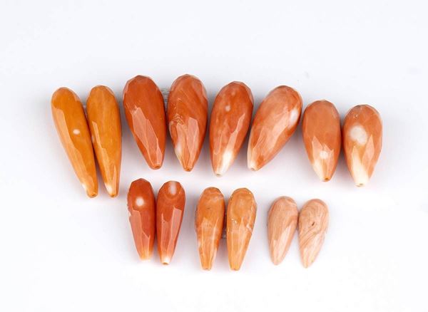 7 pairs of loose cerasuolo coral drops