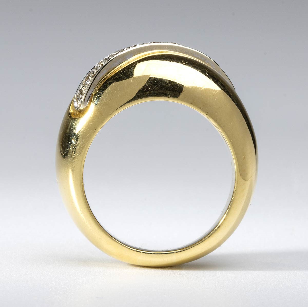 Pomellato: Anello a Fascia in Oro e Diamanti