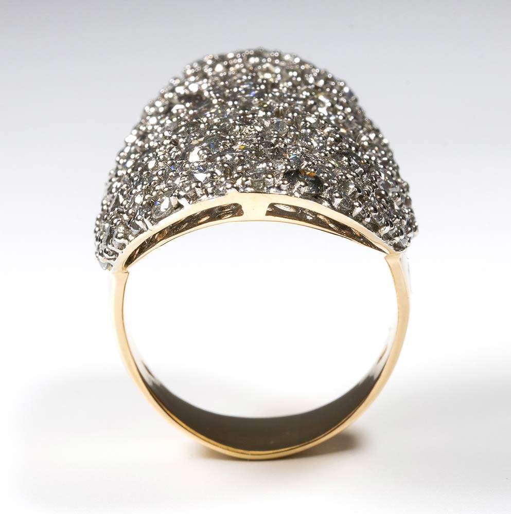 Orme': Anello Ovale a Fascia in Oro con Pavè di Diamanti
