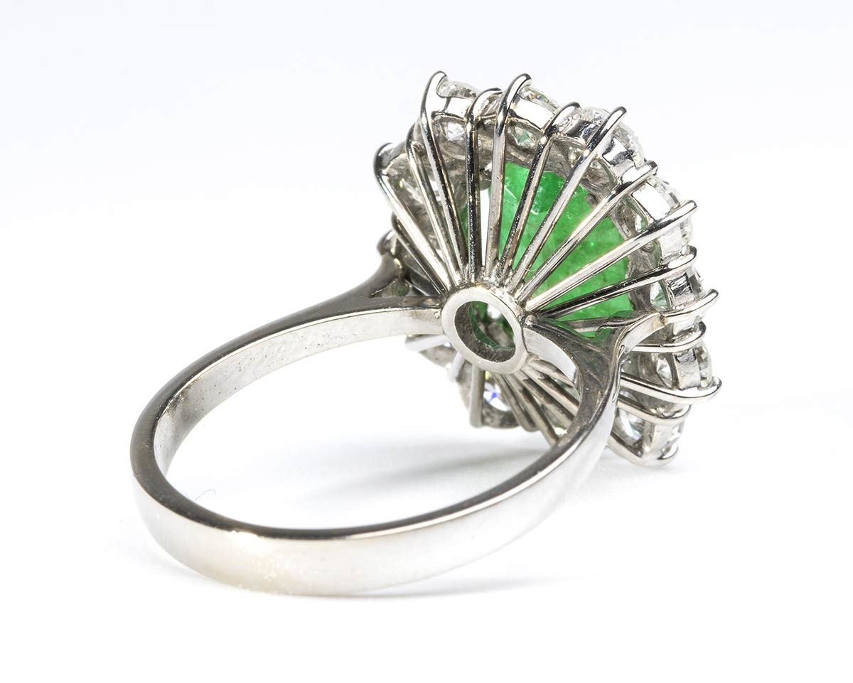 Anello in Oro con Smeraldo e Diamanti
