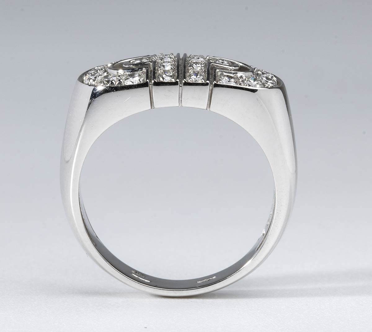 Bulgari, Modello Parentesi: Anello a Fascia in Oro con Diamanti