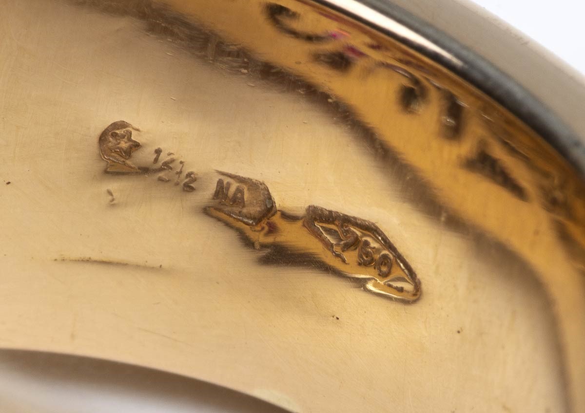 Anello a Fascia con Rubino con Vetro al Piombo e Pavè di Diamanti