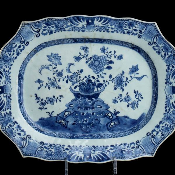 VASSOIO IN PORCELLANA 'BIANCO E BLU'