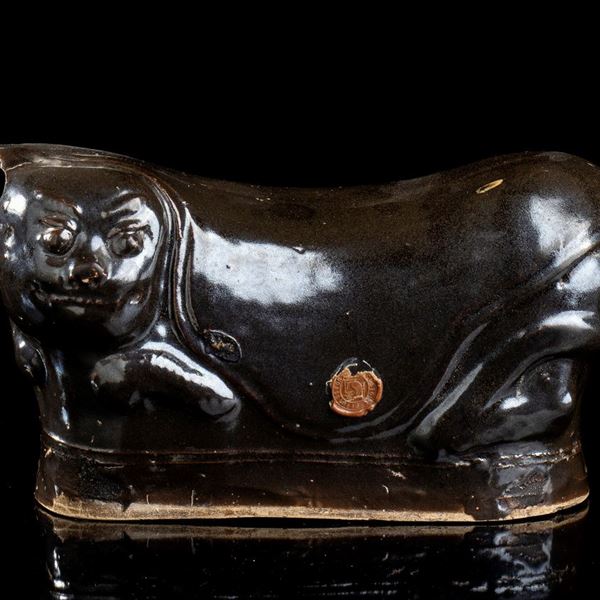 A GLAZED CERAMIC ZOOMORPHIC PILLOW   - Auction Asian and Tribal Art - Bertolami Fine Art - Casa d'Aste