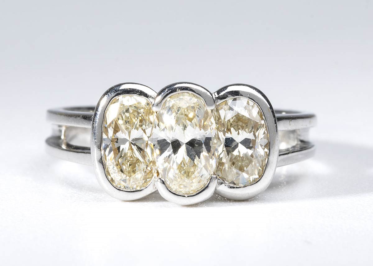 Anello Trilogy con Diamanti Ovali ...