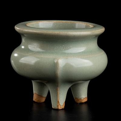 Piccolo Incensiere Tripode in Ceramica di Longquan con Invetriatura Céladon