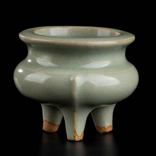PICCOLO INCENSIERE TRIPODE IN CERAMICA DI LONGQUAN CON INVETRIATURA CÉLADON