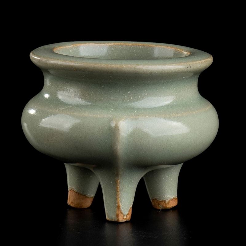 Piccolo Incensiere Tripode in Ceramica di Longquan con Invetriatura Céladon