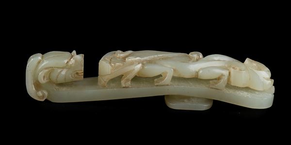 A PALE GREEN JADE 'CHILONG' BELT HOOK