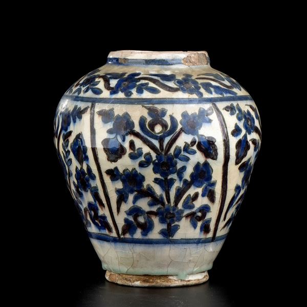 VASO IN CERAMICA SMALTATA IN POLICROMIA  - Auction Asian and Tribal Art - Bertolami Fine Art - Casa d'Aste