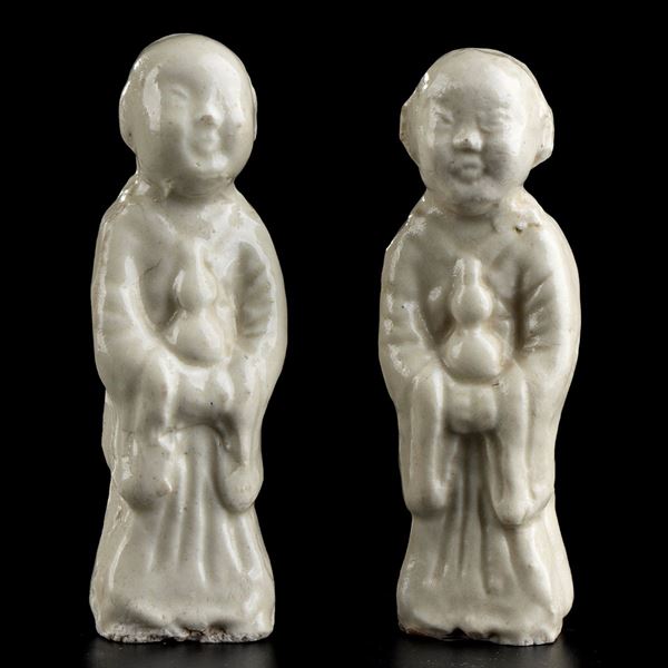 COPPIA DI FIGURE IN PORCELLANA INVETRIATA  - Asta Arte Asiatica e Tribale - Bertolami Fine Art - Casa d'Aste