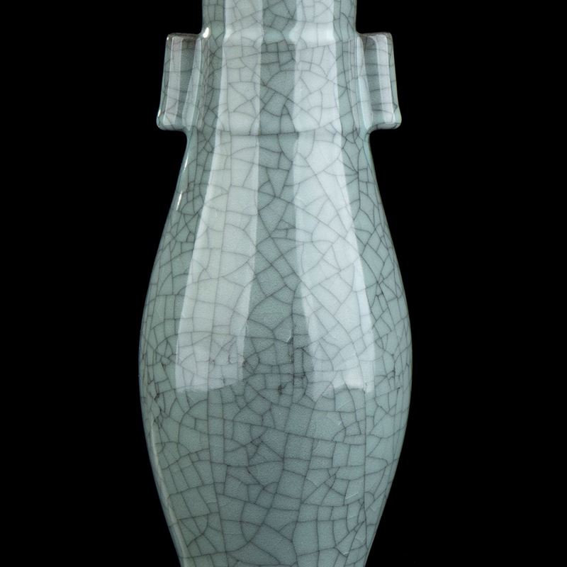 Vaso a Balaustro in Porcellana con Invetriatura Verde Craquelé