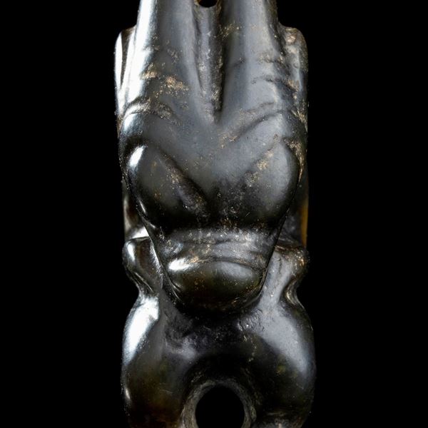 FIGURA ANTROPOMORFA IN GIADA VERDE