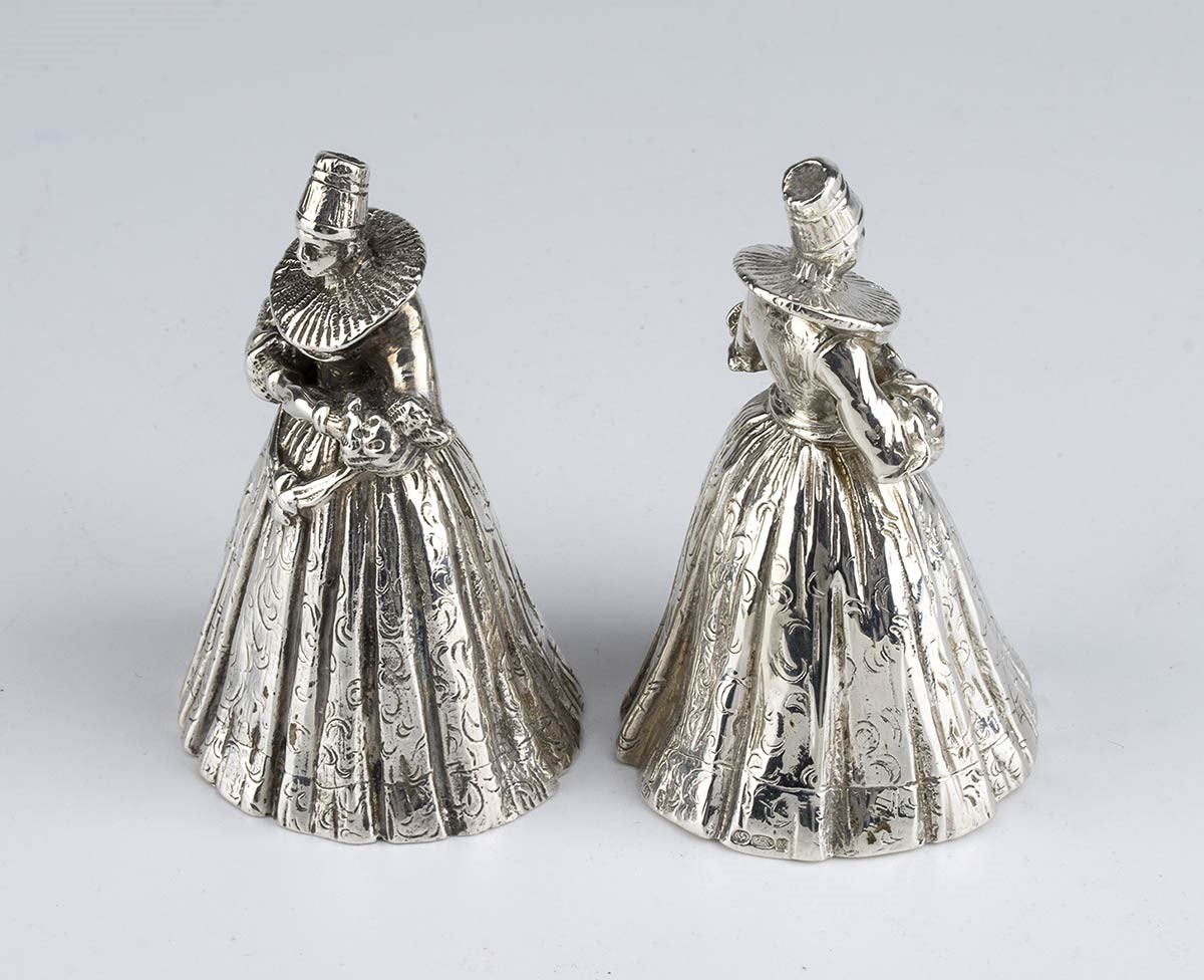 Coppia di Campanelli Figurativi Tedeschi in Argento - Hanau Fine XIX Secolo, Ma...