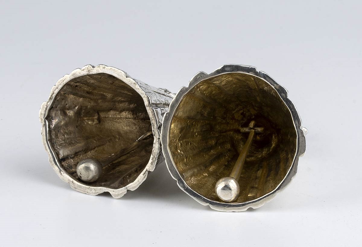 Coppia di Campanelli Figurativi Tedeschi in Argento - Hanau Fine XIX Secolo, Ma...