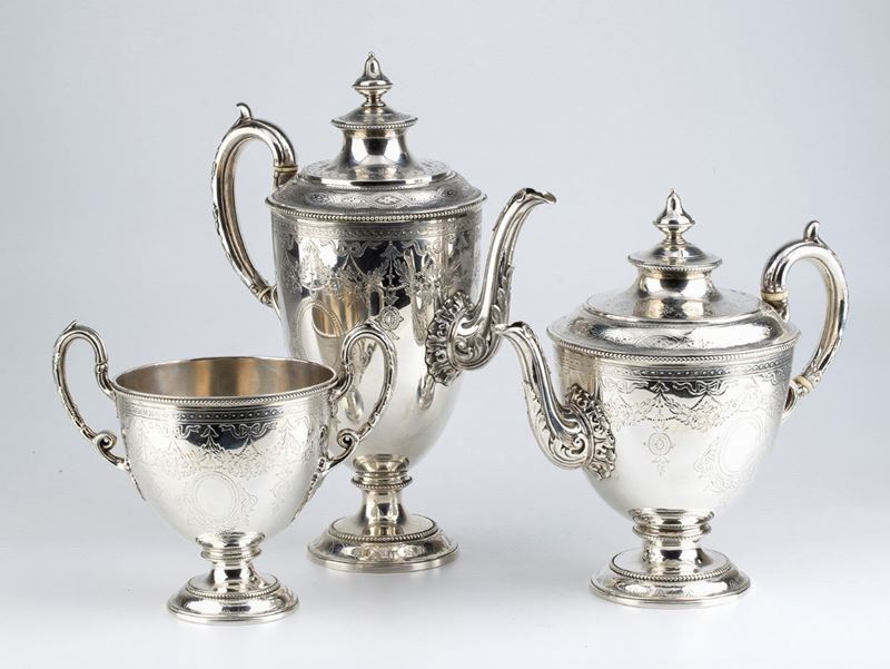 Servizio da Tè e Caffe Vittoriano Inglese in Argento - Londra 1868, Maestri A...