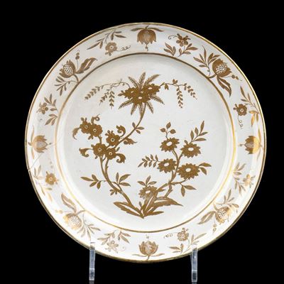 Piatto in Maiolica con Decoro a Oro