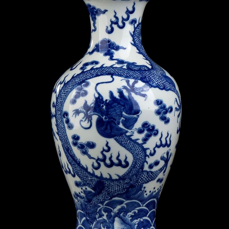 Vaso in Porcellana 'bianco e Blu' con Decoro di Drago