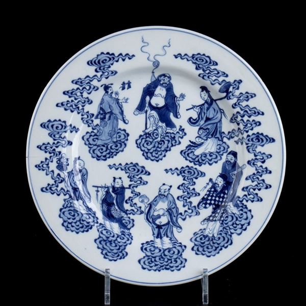 A 'BLUE AND WHITE' PORCELAIN 'EIGHT IMMORTALS' DISH