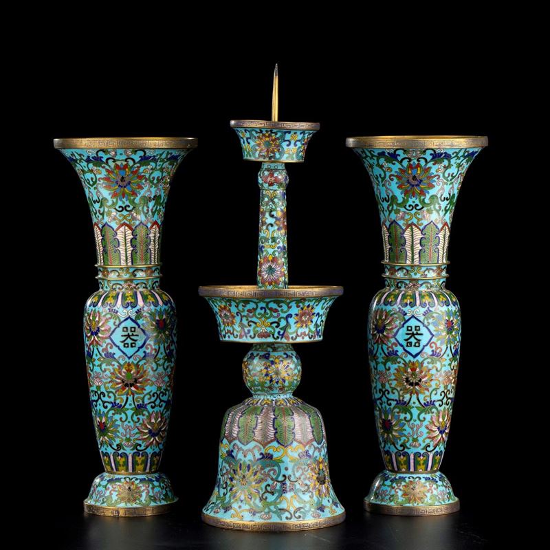 Due Vasi e un Candeliere in Metallo Smaltato a Cloisonné