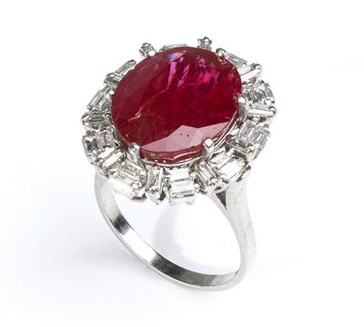 Anello in Platino con Rubino e Diamanti