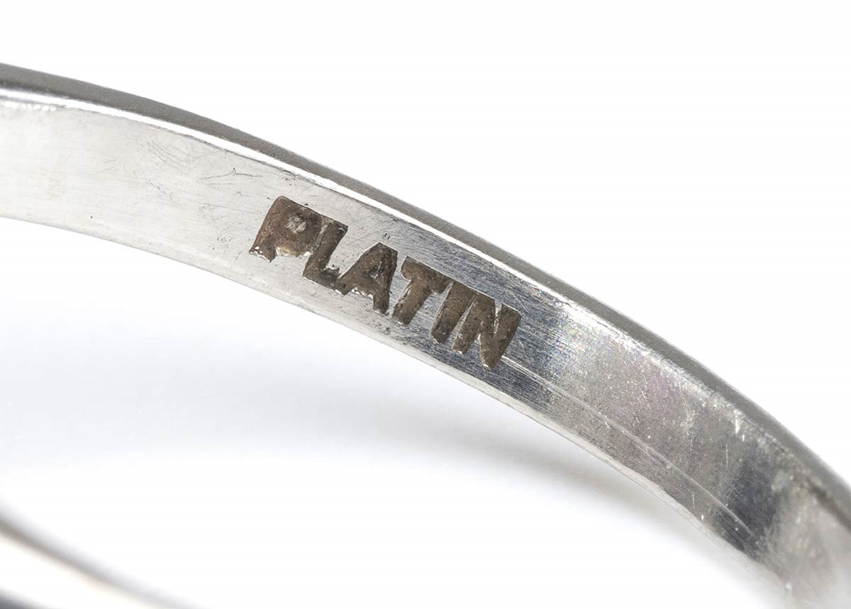 Anello in Platino con Rubino e Diamanti...