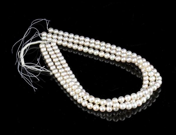 3 cultured saltwater pearl loose strands