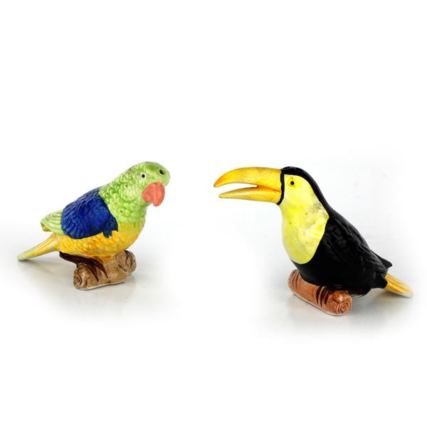 Salt and pepper in the shape of birds