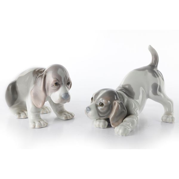 Lot of 2 polychrome porcelain dogs