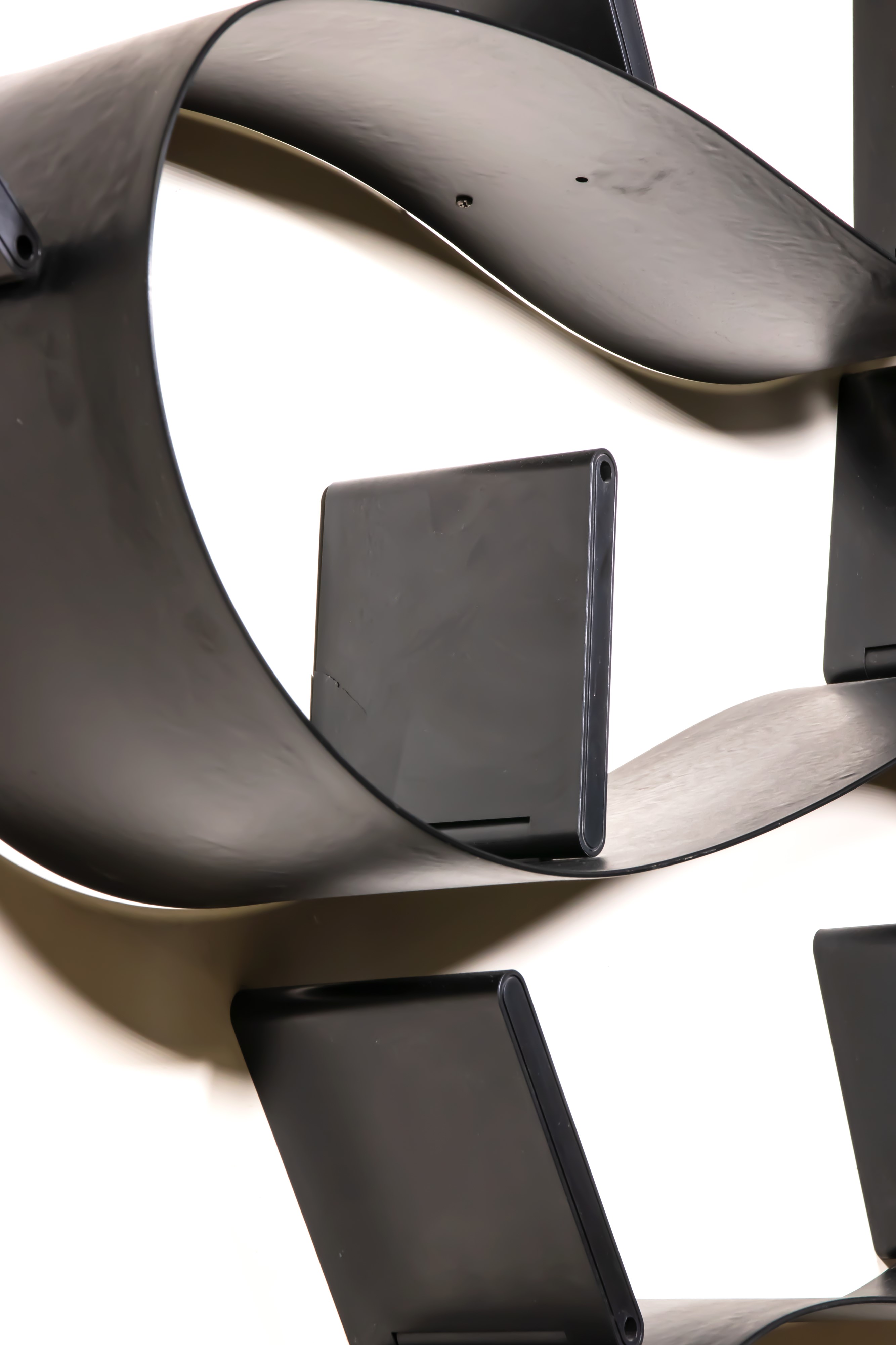 Ron Arad - Libreria a Serpentina da Parete