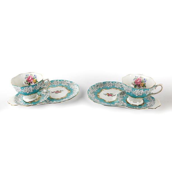 Pair of cups with saucer