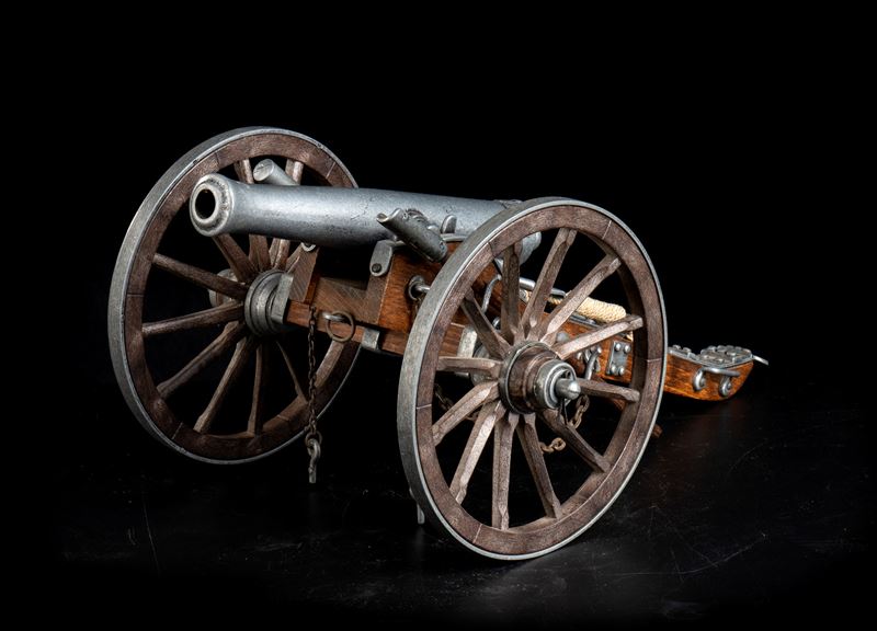 Modello Artigianale di Cannone in Metallo