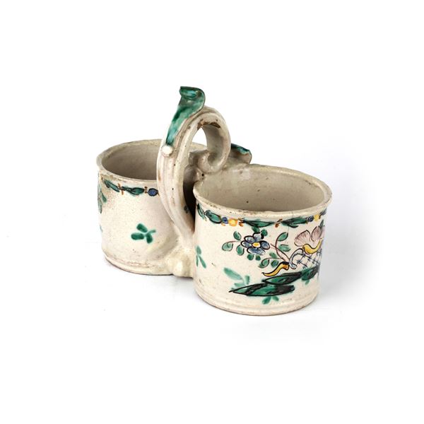 Acetoliera in ceramica bianca  ( fine XVIII inizi XIX secolo)  - Asta Smart Auction:  [..]