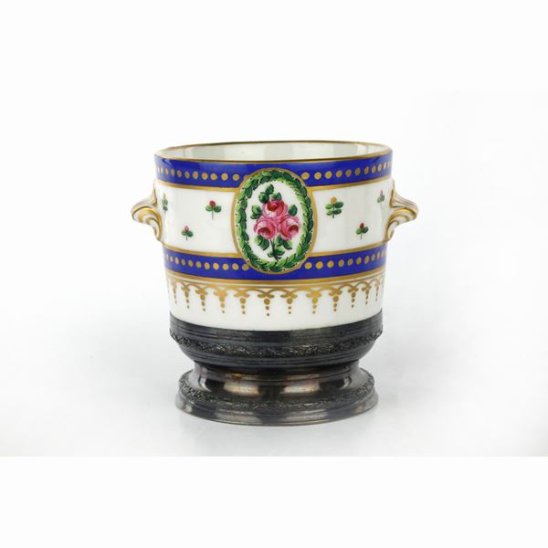 Porcelain ice cream taker