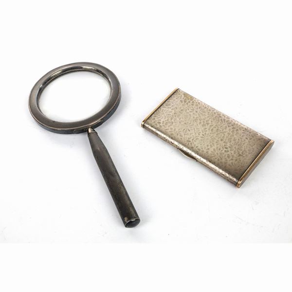 Lot of 1 compact and 1 magnifying glass