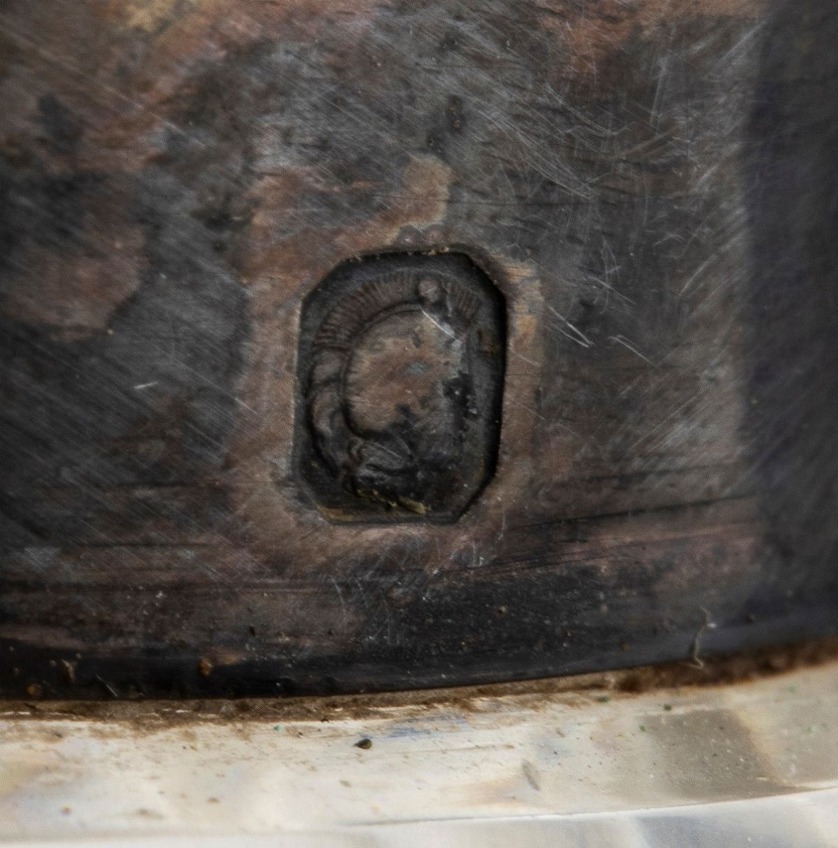 Coppia di Bottiglie Francesi in Vetro Molato e Argento - Parigi Inizio XX Secolo, Argentiere Gust...