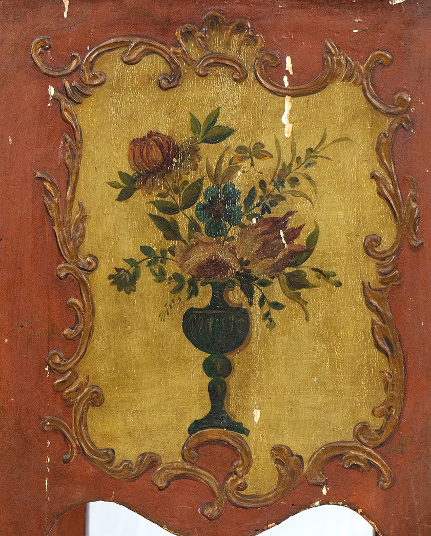 Comoncino Luigi XV in Lacca Rossa e Pittura Floreale - Venezia XVIII Secolo