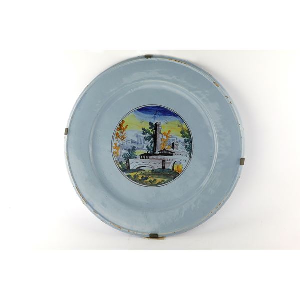Piatto da parata in ceramica  (prima metà XVIII secolo)  - Asta Smart Auction: Arredi, Dipinti, Sculture e altro a prezzi vantaggiosi - Bertolami Fine Art - Casa d'Aste