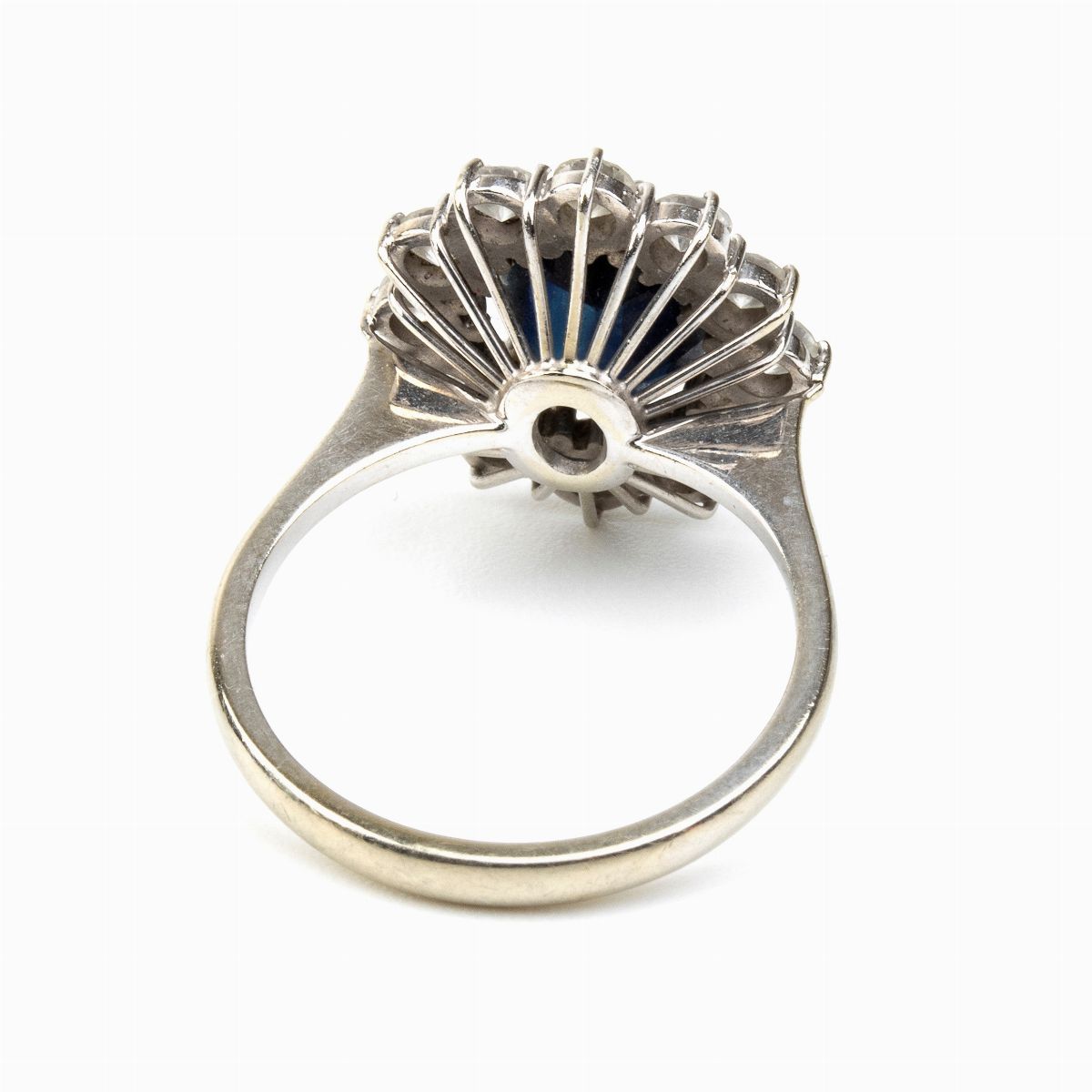 Anello in Oro con Zaffiro e Diamante