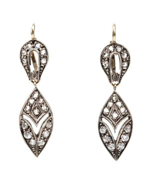 Pair of diamond yellow gold silver dangle earrings - Art Dèco period