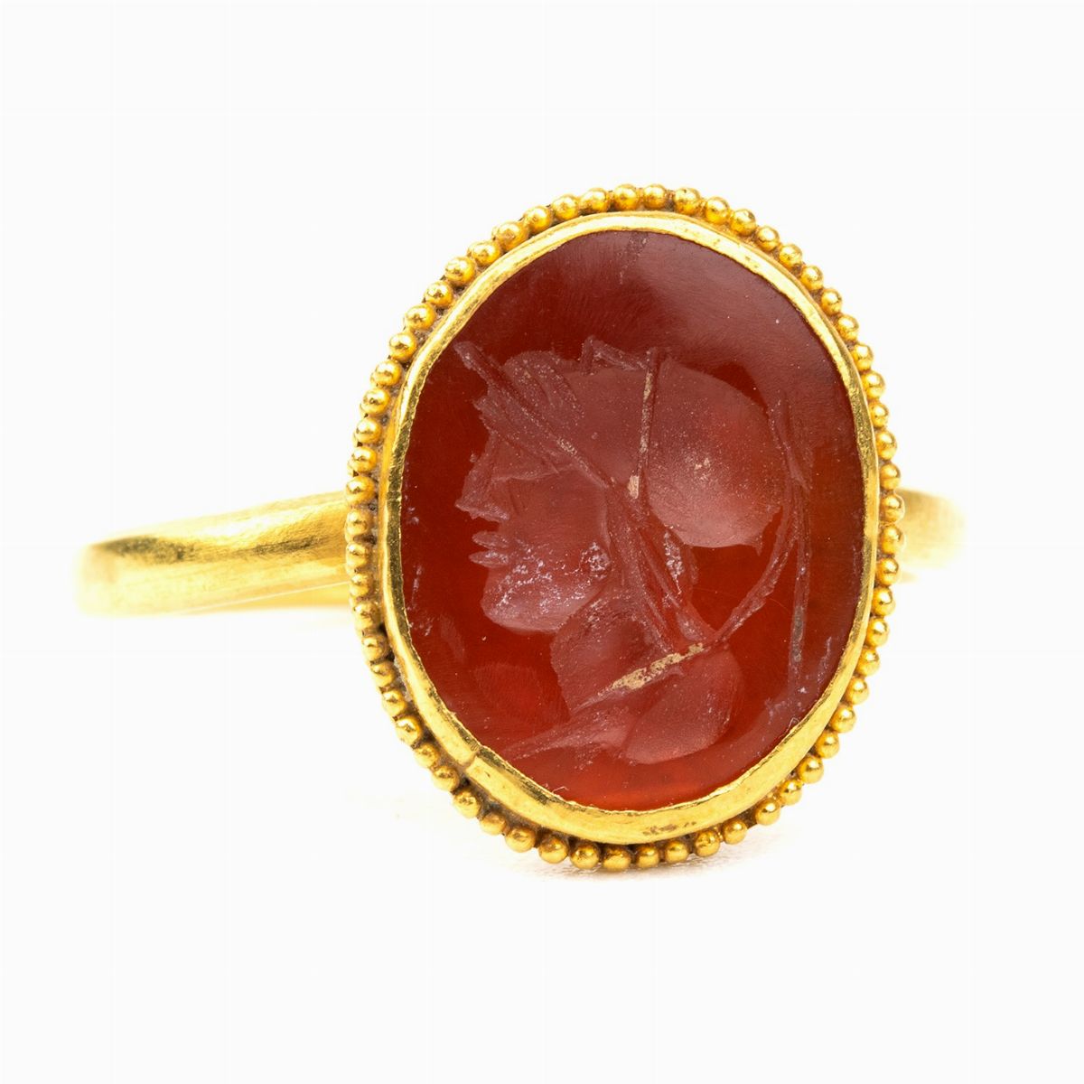 Anello in Stile Archeologico in Oro e Corniola