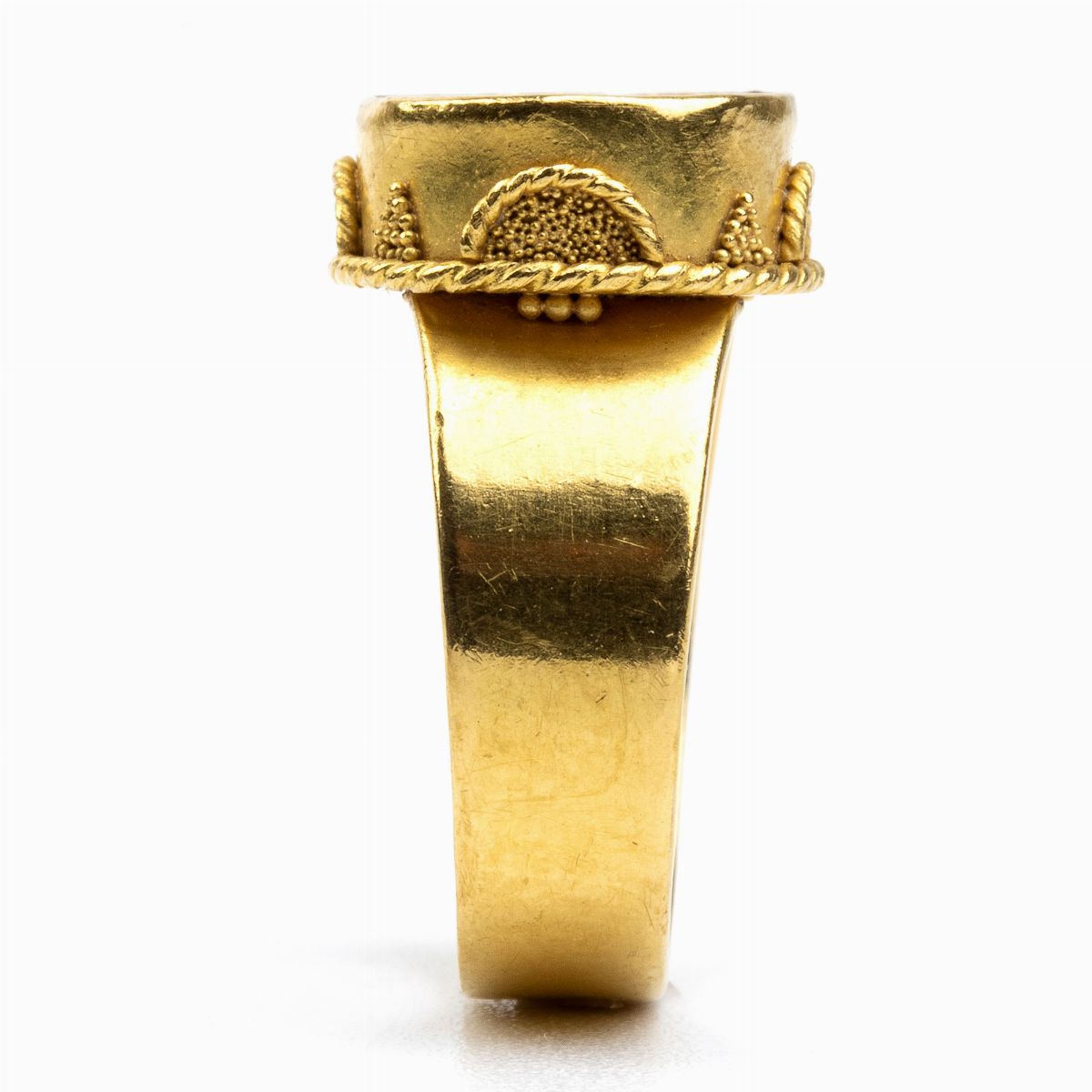 Anello in Stile Archeologico in Oro ed Agata