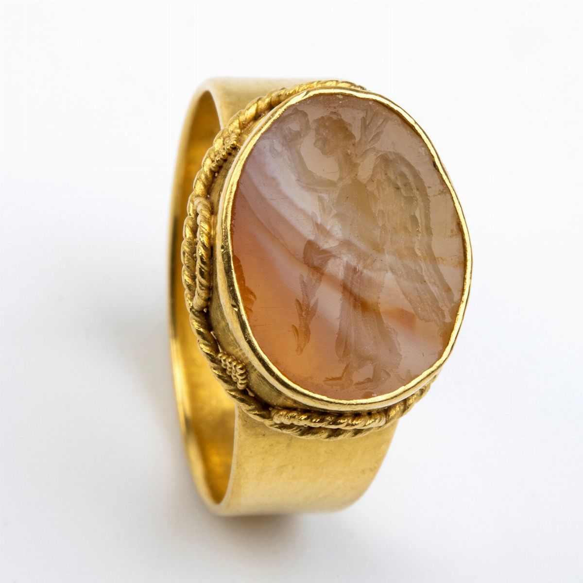 Anello in Stile Archeologico in Oro ed Agata