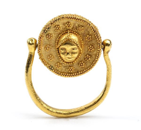 Yellow gold swivel ring, archaeological style 