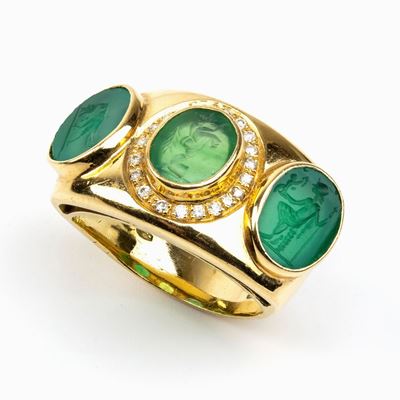 Anello in Stile Archeologico in Oro con Diamanti e Paste Vitree Verdi
