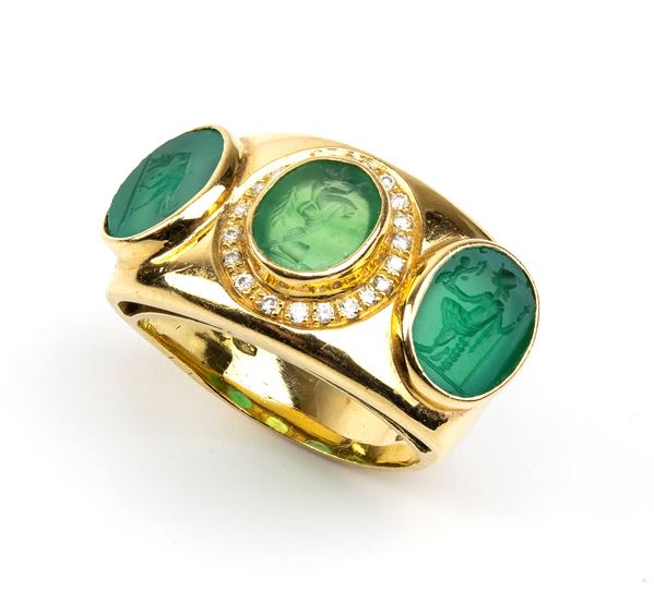 Archaeological-style ring in gold with diamonds and green glass pastes